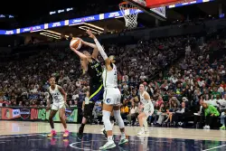 Lynx breeze past Dallas and Paige Bueckers